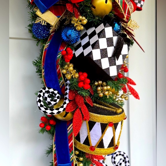 XL Nutcracker Winter/Holiday Swag/Wreath - Picture 8 of 13